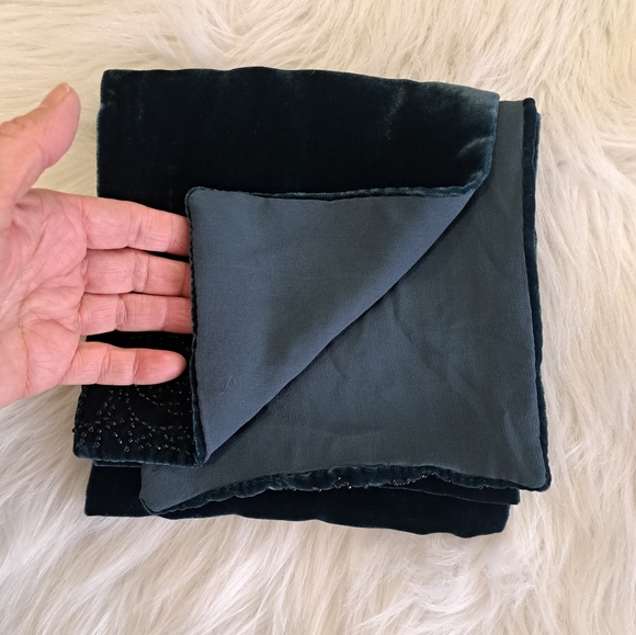 Green velvet beaded scarf - Picture 5 of 5